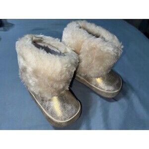 Baby girl boots size 6-9 months new without tags